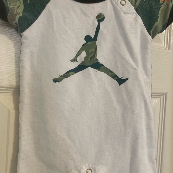 Jordan Baby Boy City of Flight Charlotte Romper - Picture 4 of 8
